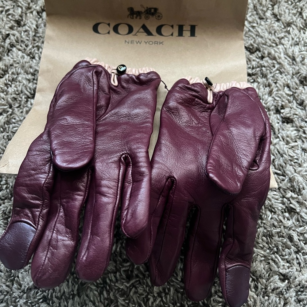 Coach Sculpted Signature Leather Tech Gloves